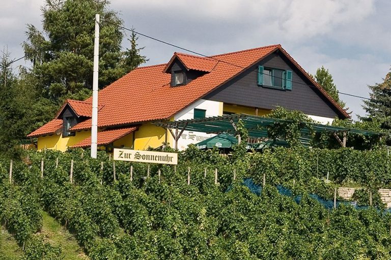 Weinhaus Zur Sonnenuhr