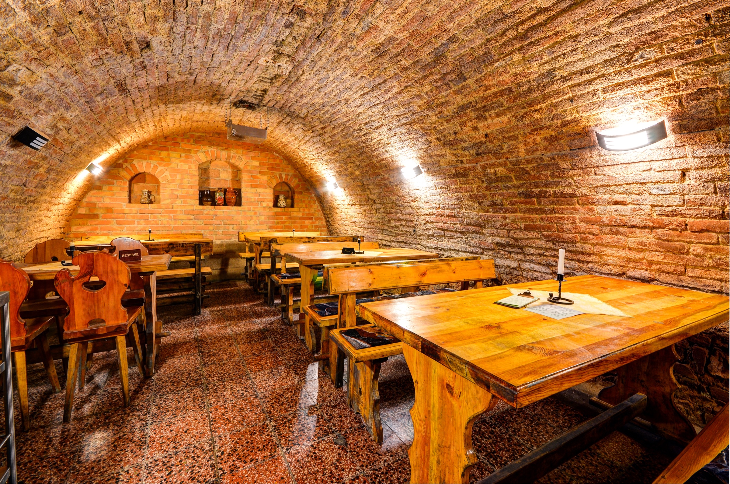 Restaurace a VINNÝ SKLEP U Hroznu