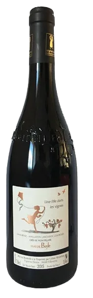 Une fille dans les vignes